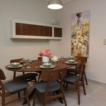 Lovely Holiday Home Next To Bus Terminus خليج سانت بول المظهر الخارجي الصورة