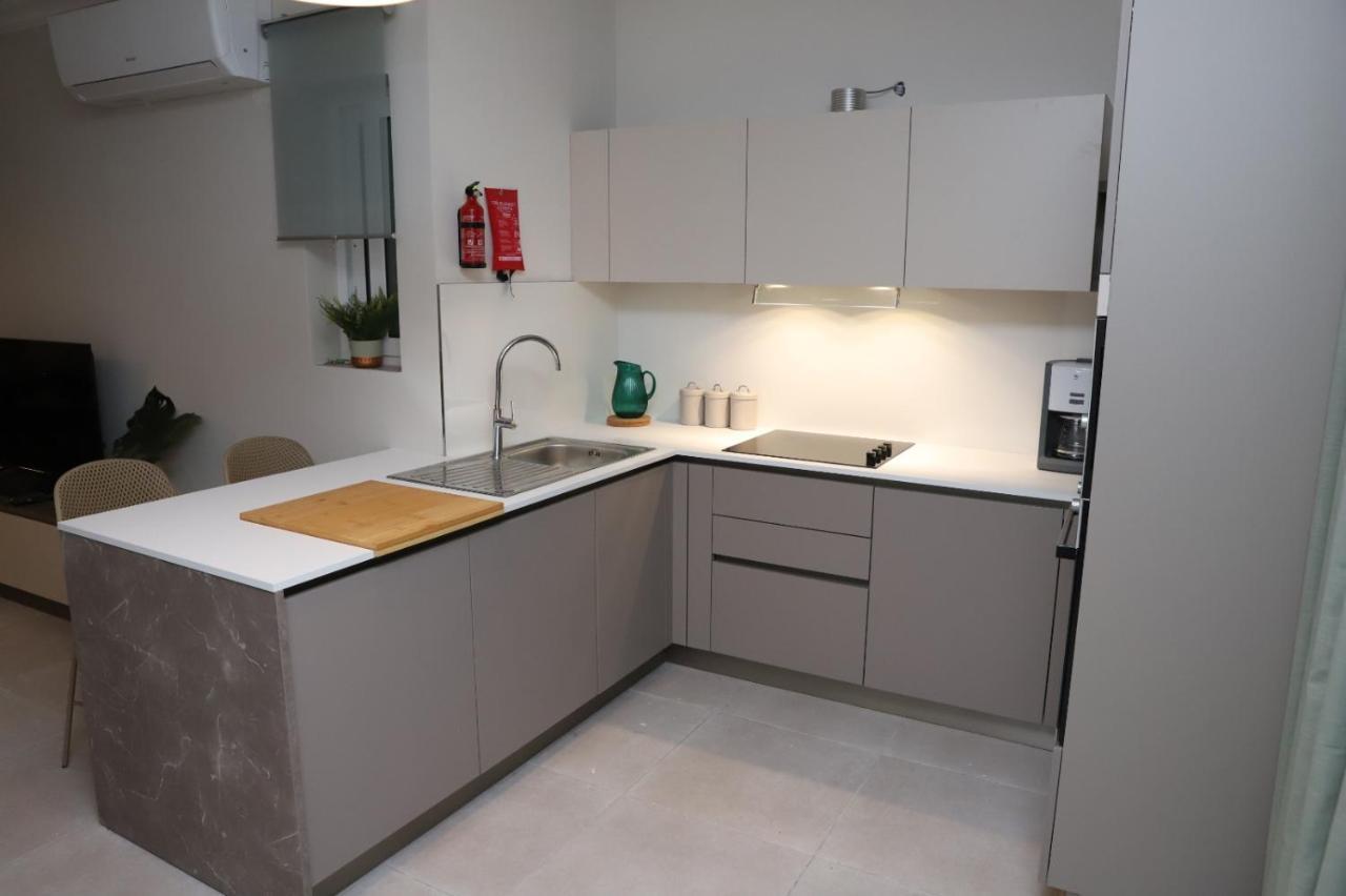 Lovely Holiday Home Next To Bus Terminus خليج سانت بول المظهر الخارجي الصورة