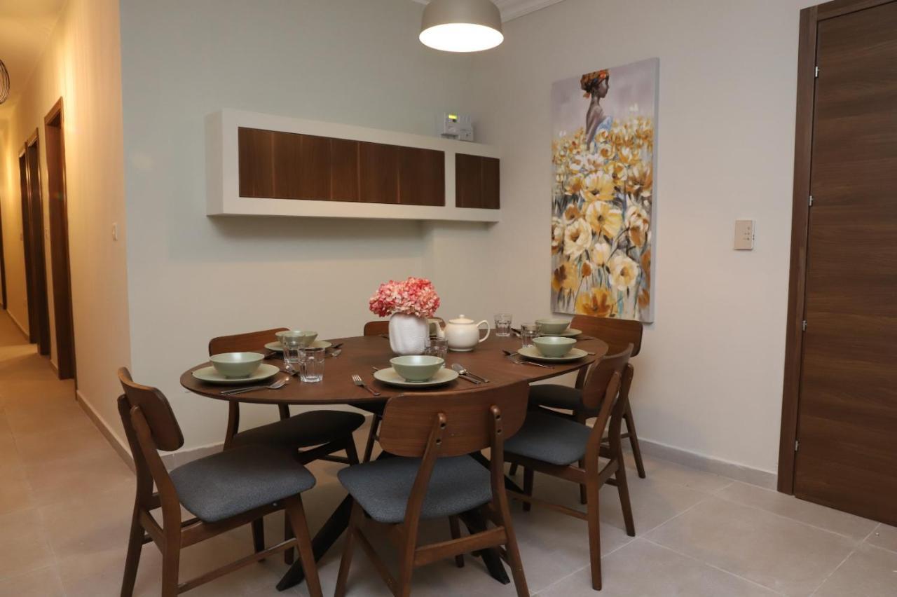 Lovely Holiday Home Next To Bus Terminus خليج سانت بول المظهر الخارجي الصورة