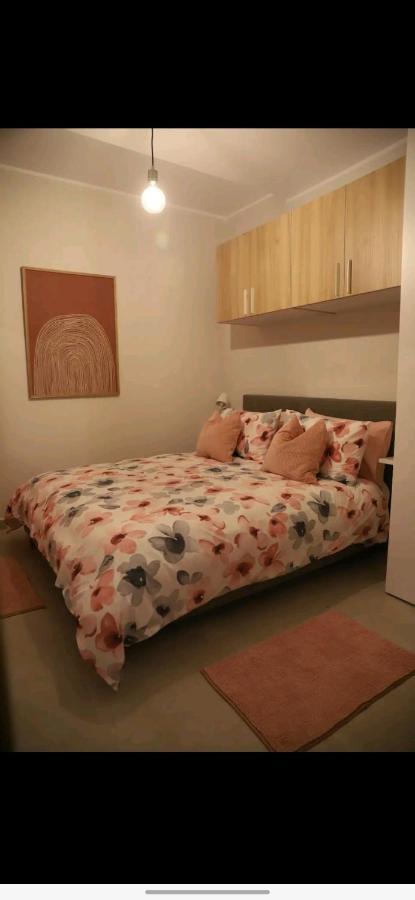 Lovely Holiday Home Next To Bus Terminus خليج سانت بول المظهر الخارجي الصورة