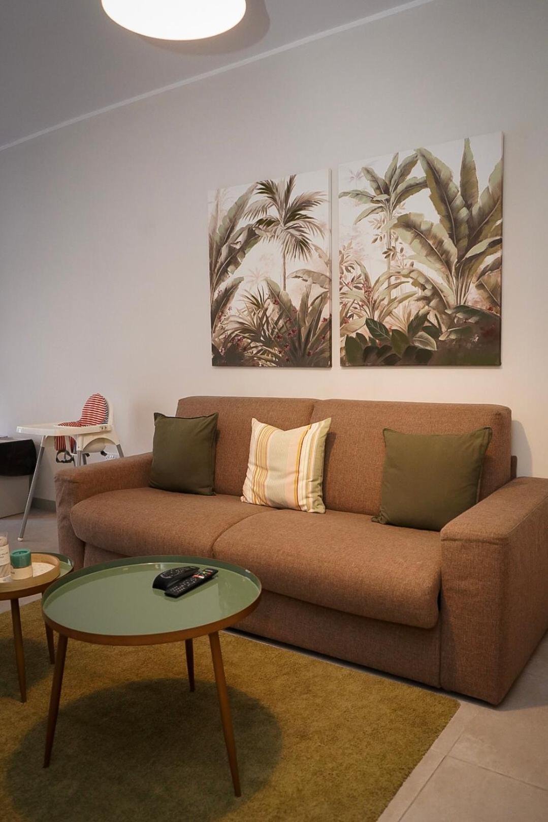 Lovely Holiday Home Next To Bus Terminus خليج سانت بول المظهر الخارجي الصورة