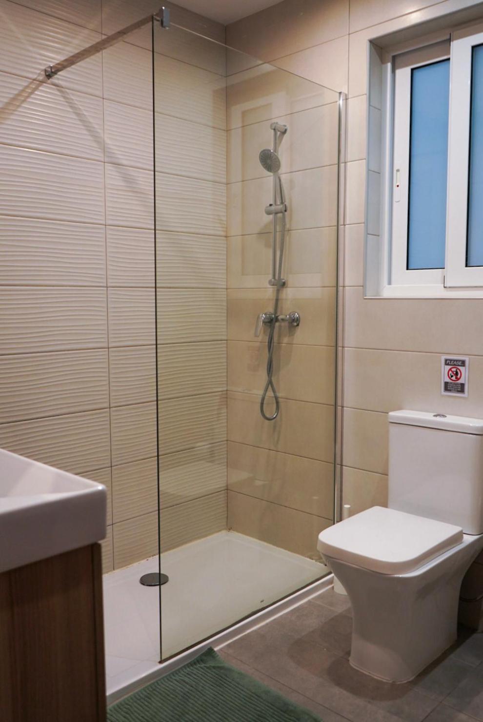 Lovely Holiday Home Next To Bus Terminus خليج سانت بول المظهر الخارجي الصورة