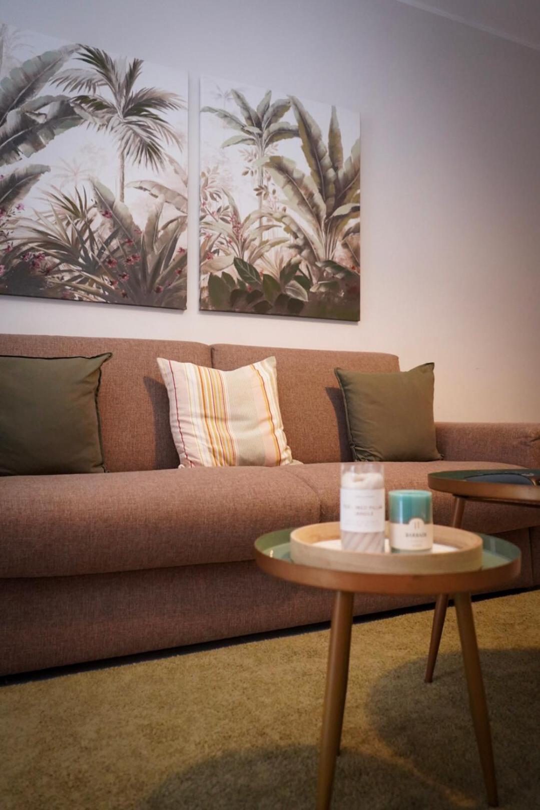 Lovely Holiday Home Next To Bus Terminus خليج سانت بول المظهر الخارجي الصورة