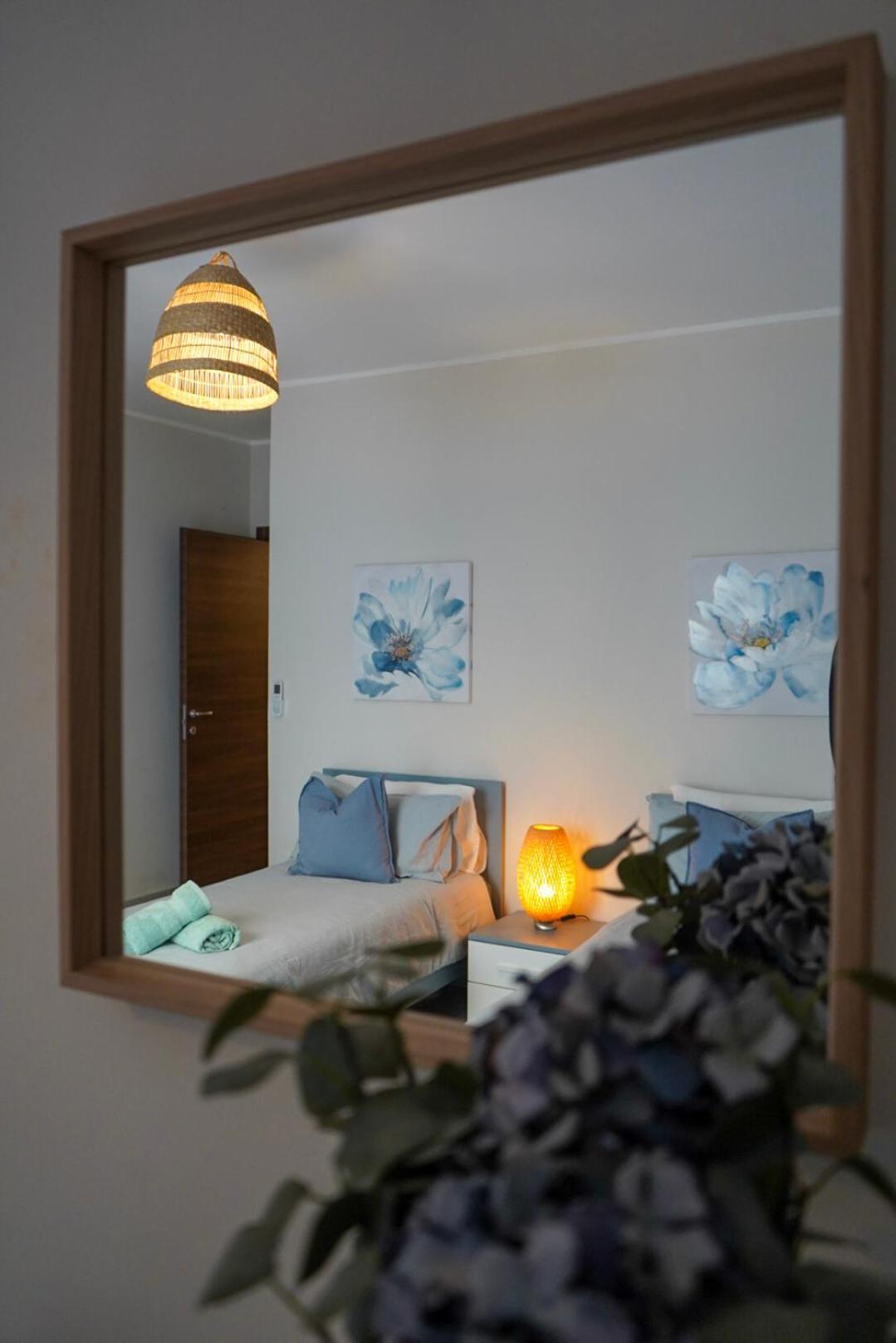 Lovely Holiday Home Next To Bus Terminus خليج سانت بول المظهر الخارجي الصورة