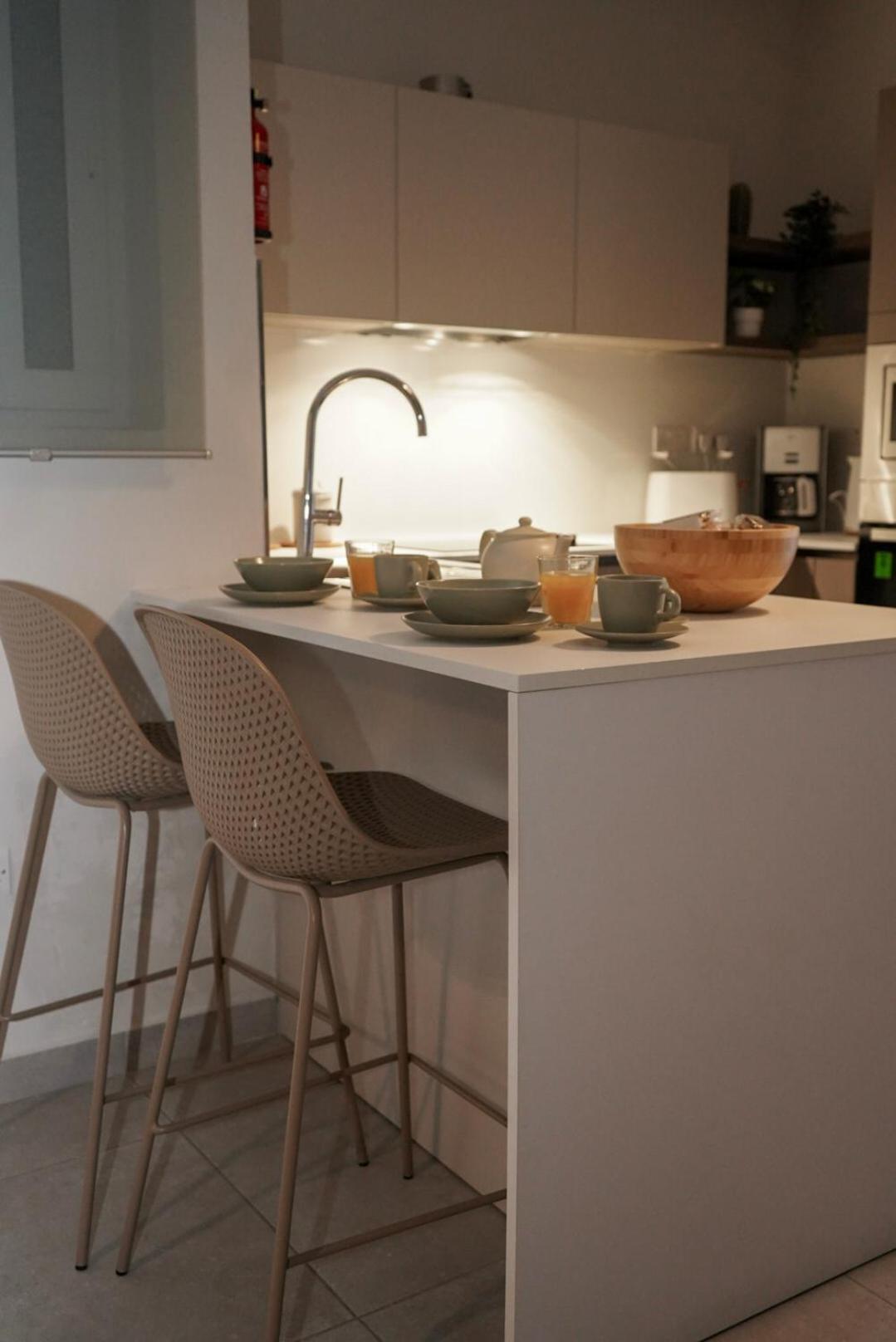 Lovely Holiday Home Next To Bus Terminus خليج سانت بول المظهر الخارجي الصورة